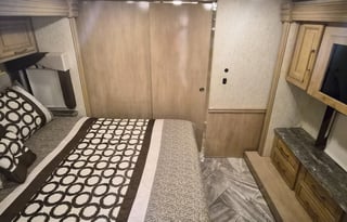 Luxury Disel Push, sleeps 8, 1.5 bath, washer &dry