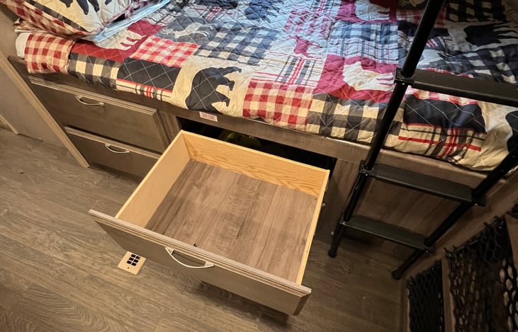 Lots of clothes storage!