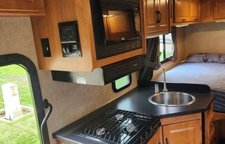 Happy Sasquatch RV Adventures-2015 Thor Majestic