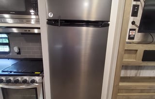 SLEEPS 9 100 weekday special, HUGE Temp housing