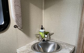 Luxury 2019 Entegra Coach Odyssey 25R