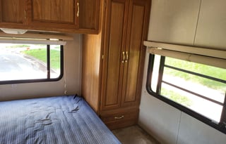 2001 Leprechaun Coachmen RV V-10