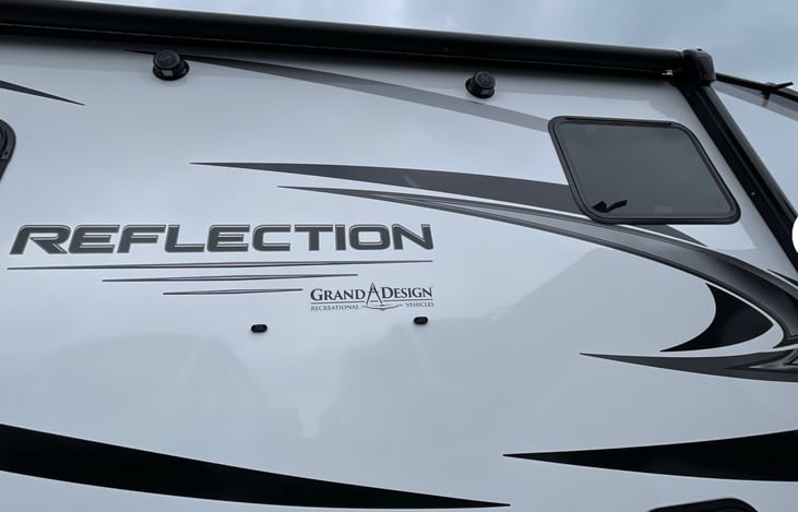 Grand Design Reflection graphic design