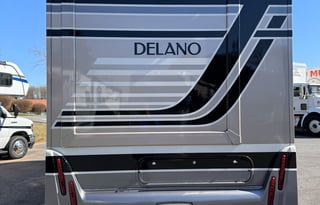 DELANO - Luxury Mini Coach for 2-4