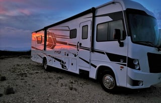 2022 FR3 34DS Class-A(Gas) Sleeps Up to 8 + Tent