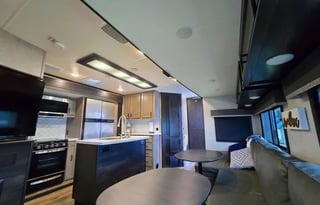 The Easy Living Retreat | Spacious RV + 1.5 Bath