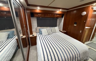 Beautiful Class A Fleetwood Discovery 39L -Fun for the family
