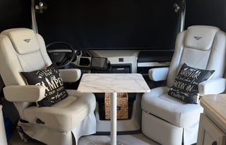 Modern Hill Country Glamping - 2024 Luxury RV