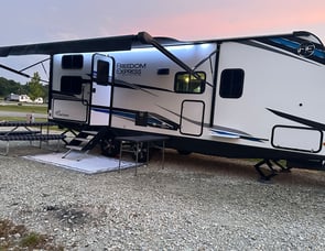 Coachmen RV Freedom Express Ultra Lite 258BHS