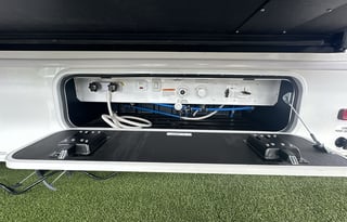 The Cowtown Coach! - AutoLevel, 2 A/Cs, Bunk Model