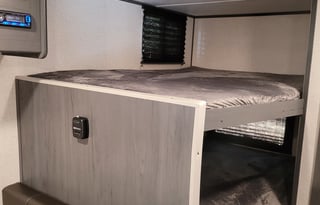 ★FULL size BUNKS★Sleeps 6★Exit 407