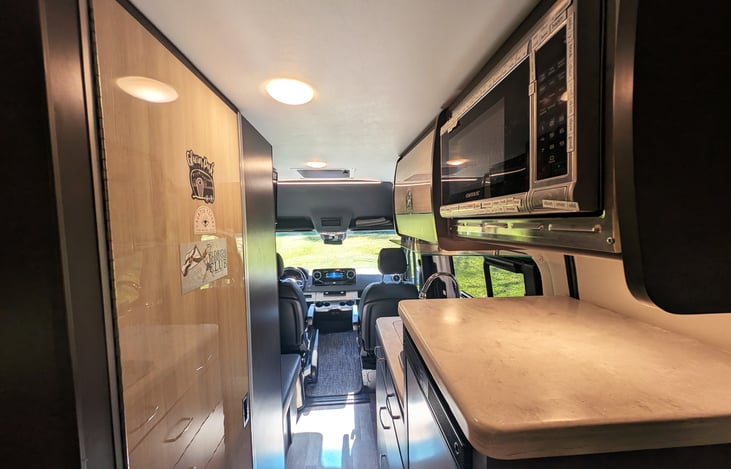 Well equipped kitchenette with fridge, stove top and microwave. Shower and bathroom with cassette toilet.