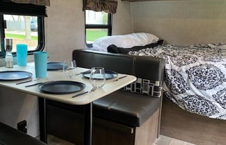 NO LIMITS! Easy tow! Sleeps 5! BUNKS!