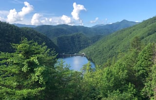 Spacious 26 footer with 2 slides...easy to haul!