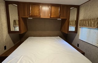 2017 Prime Time RV Avenger ATI 27DBS