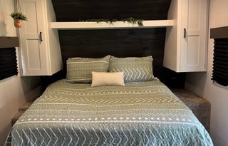 2022 Modern Pet friendly Keystone Hideout