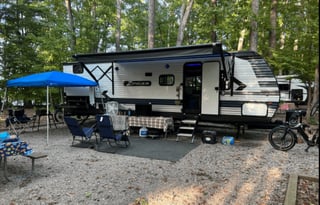 2022 Zinger 2 BR Bunkhouse - perfect for families!