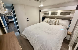 Prime Time RV Crusader 382MBH (BRFL 1686)