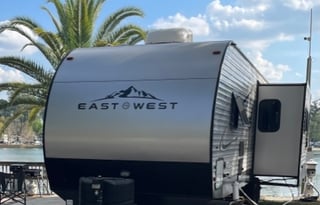2020 EAST TO WEST Della Terra 29 KRK - King Bed