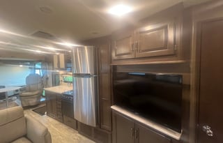 2019 Luxury Motor Coach w/ Washer / Dryer