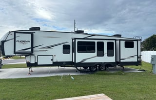 2023 Shasta Phoenix 367bh fifth wheel