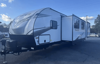 2022 35' Ultralite Bunk House