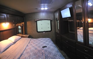 2014 Thor Motor Coach Miramar 32 1