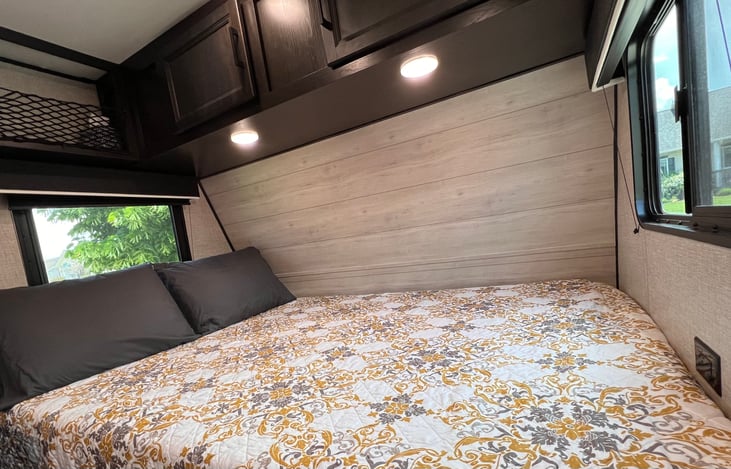 Queen bed. Overhead storage. Extra lighting.
