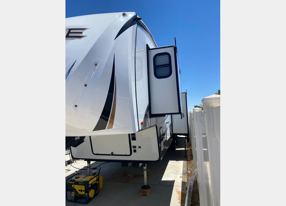 Fifth Wheel rentals in Santa Clarita