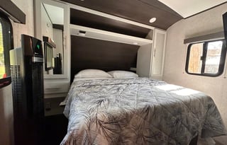 Keystone Bullet – On-Site Stay with Pool & Jacuzzi
