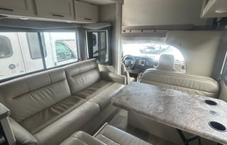 C8: NEW 2022 Thor LUXURY BIG Bed,8 Sleeper,Solar