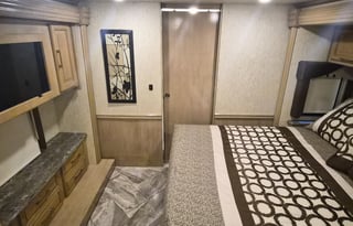 Luxury Disel Push, sleeps 8, 1.5 bath, washer &dry