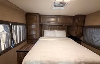 2019 Thor Motor Coach 28A Majestic