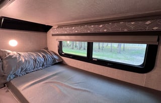 Large Luxury RV with Bunkbeds, Delivery Offered!