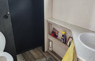 FAMILY  FUN TIME FULLY STOCKED SLIDEOUT