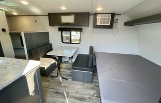 The Cozy Cabin Cruiser (0000)