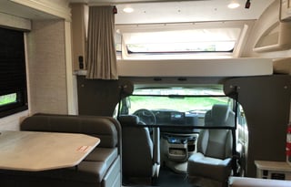 2024 Sunset Splendor Jayco Redh 31F w Bunks & Wifi