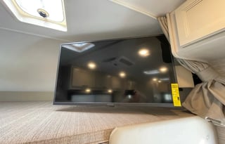 25ft. RV — easy to drive, unique trip experience!