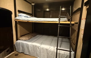 Steele’s Keystone Fuzion345 5thWheel Delivery only