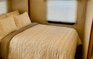 Redhawk Retreat- Pets Allowed!!