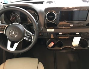 Winnebago Navion 24D