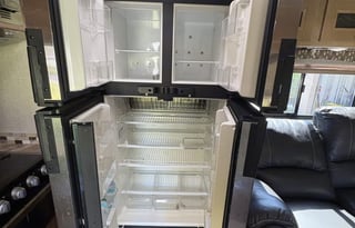 2019 Coachman Leprechaun 26' Sleeps up to 7