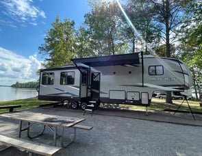 Forest River RV Cherokee Arctic Wolf 327MB