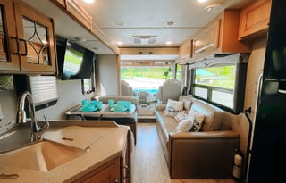 Beautiful Class A Pet Friendly RV