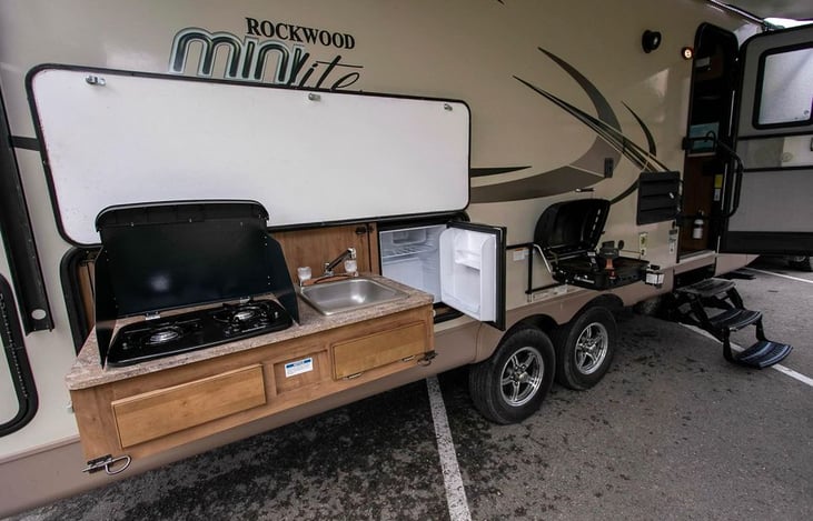 Outdoor kitchen and propane BBQ