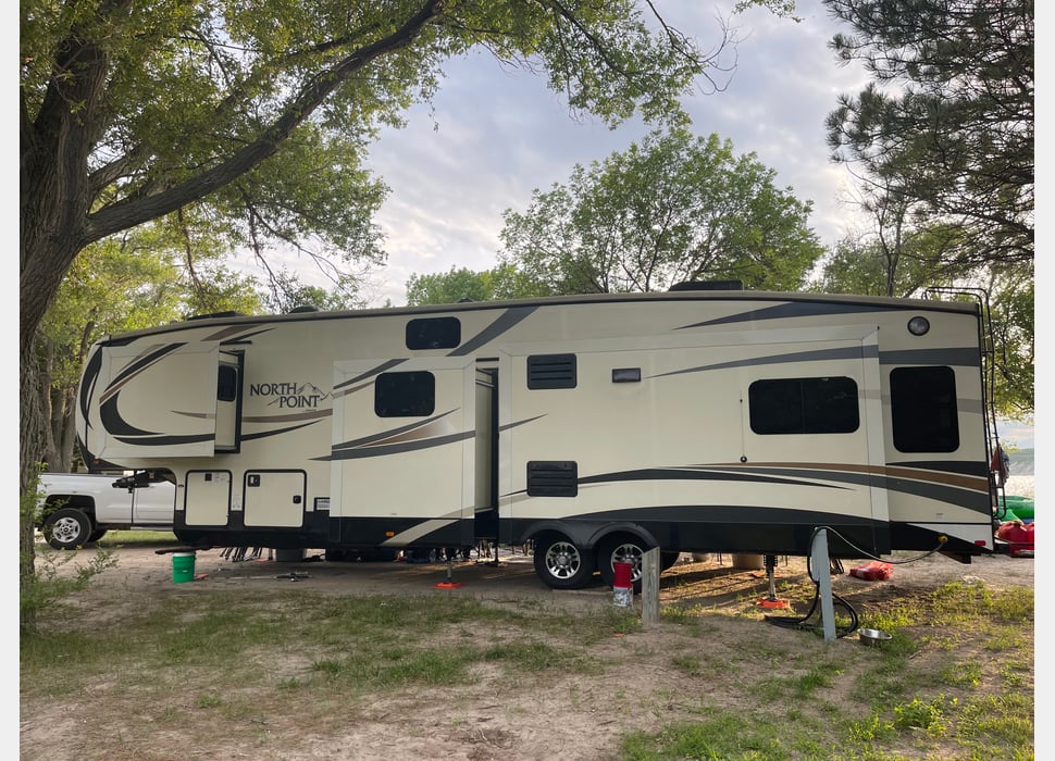 Fifth Wheel rentals in Lincoln