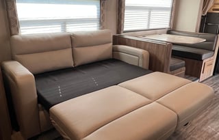 Luxury Family RV • Sleeps 7 • Fully Stocked
