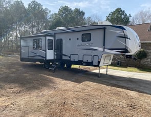 Forest River RV Cherokee Arctic Wolf 3550 Suite
