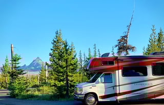 Lucy - Luxury RV for Your Stay in Camp Sherman