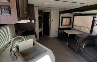 Family-Friendly 2018 Sleeps 10 & Off-Grid Ready!